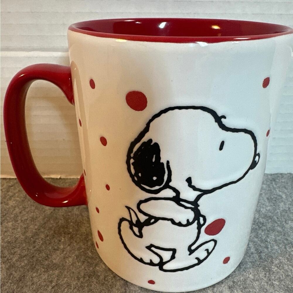 Peanuts “Snoopy” coffee mug red inside & handle w/ red polka dots on white 15oz